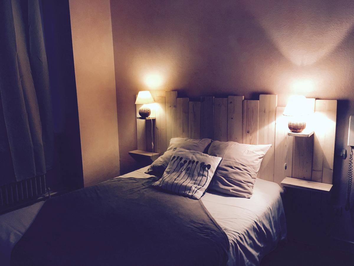Hotel Restaurant Le Cheval Blanc Argentré-du-Plessis Habitación foto